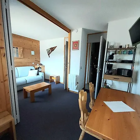Coquet A 50m Des Pistes, Proche Commerces, Balcon Et Casier A - Fr-1-356-204 *